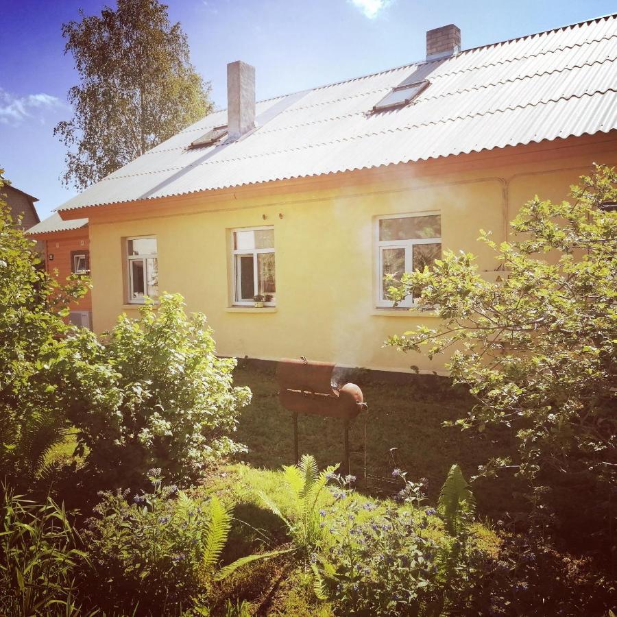 Ferienwohnung Kaerdla Retrovisiit Helmi Exterior foto